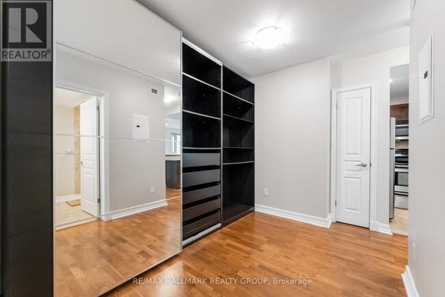 Building Photo - 200 Besserer St