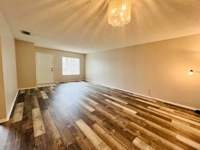 Building Photo - 352 Winter Ridge Blvd