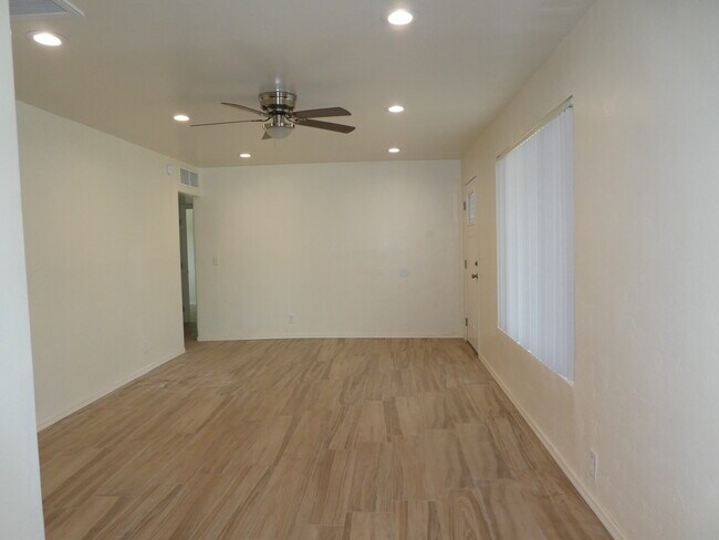 Foto del edificio - 1223 E Spence Ave