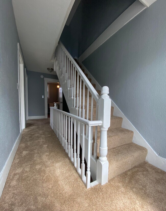 Upstairs Hallway - 9 Mount Auburn St