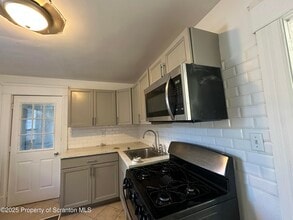 Building Photo - 16 Sterling Ave