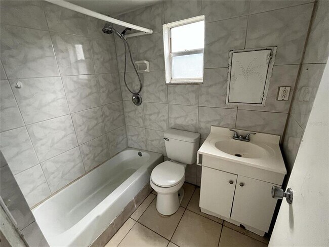 Foto del edificio - 124 Daytona Ave