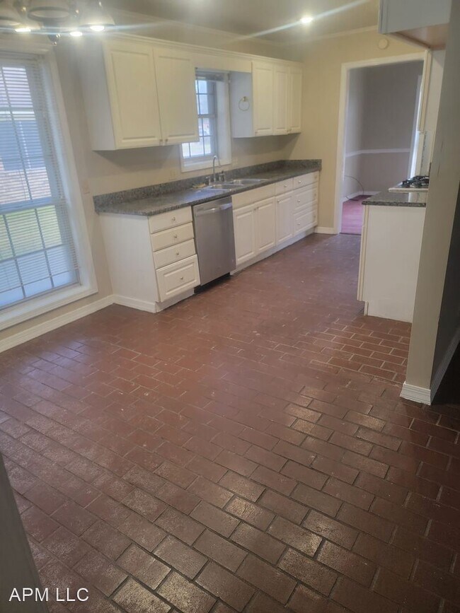 Foto del edificio - 4 br, 2.5 bath House - 42 West Elmwood