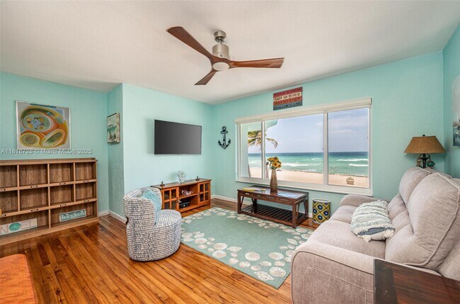Foto del edificio - 3400 N Surf Rd