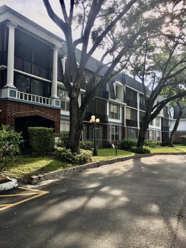 Building Photo - 3660 Inverrary Dr