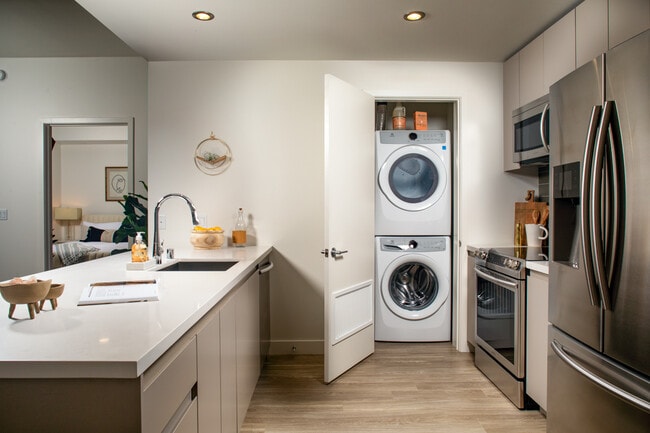 Building Photo - 1133 S Hope St