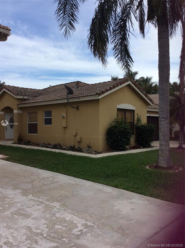 Foto principal - 1139 Rialto Dr