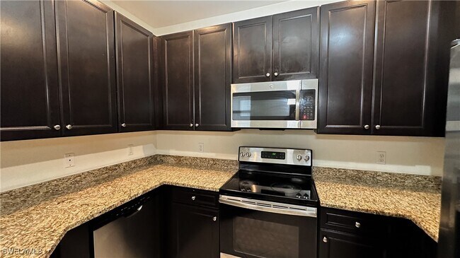 Building Photo - 15821 Portofino Springs Blvd