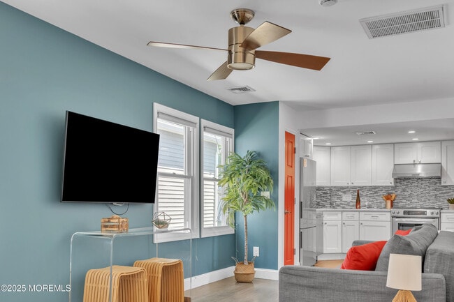 Building Photo - 1822 Parkway