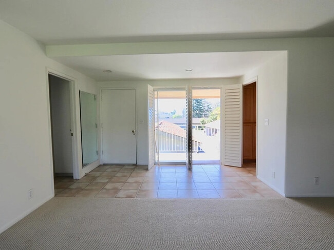 Building Photo - 5796 Encina Rd