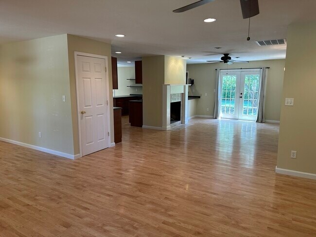 Building Photo - Three Bedroom House In Ballwin, Mo.