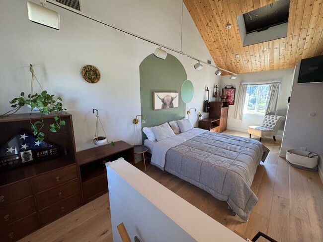 Building Photo - 22120 Rolling Ridge Dr