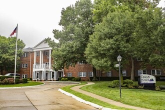 Building Photo - 800 Logan Rd