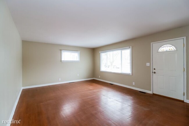 Building Photo - 3 br, 1 bath House - 248 E Walnut St