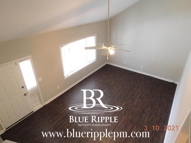 Building Photo - 1143 Love St Unit A