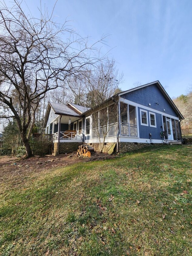26 Mountain View Ave, Black Mountain, NC 28711 House Rental in Black