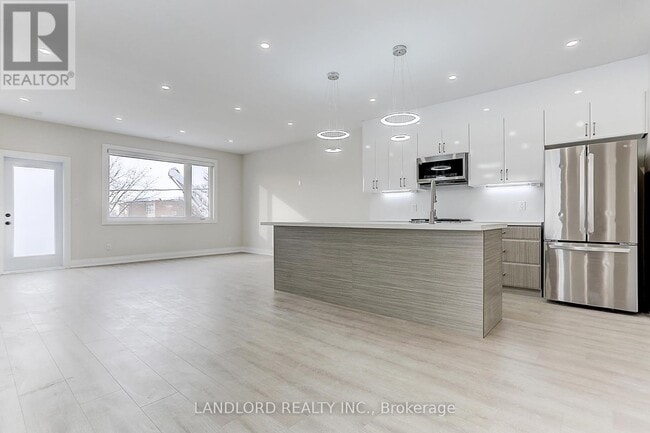Building Photo - 2071 Keele St