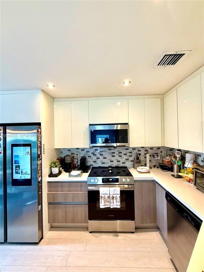 Foto del edificio - 5042 NW 114th Ct