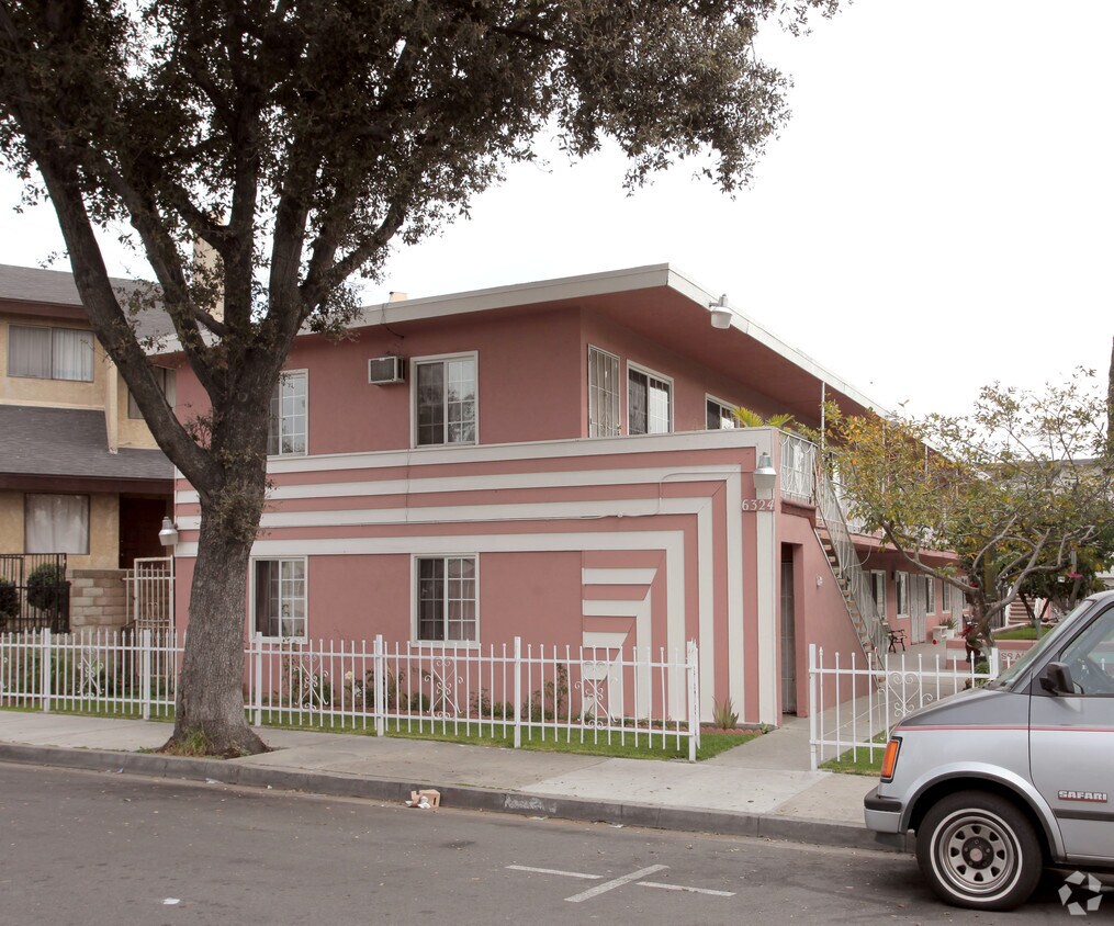 Foto del edificio - 6324 Passaic St