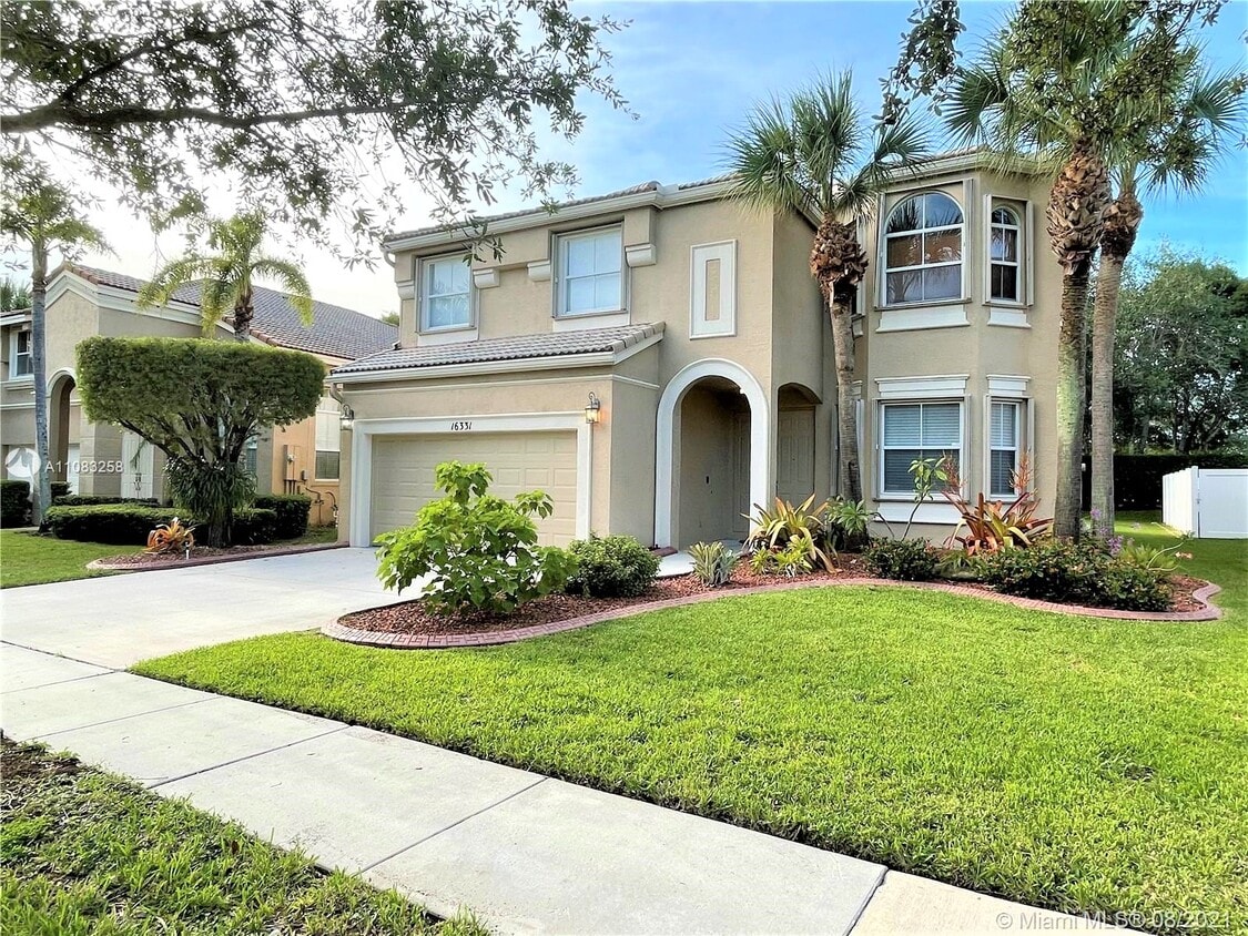 Foto principal - 16331 SW 49th Ct