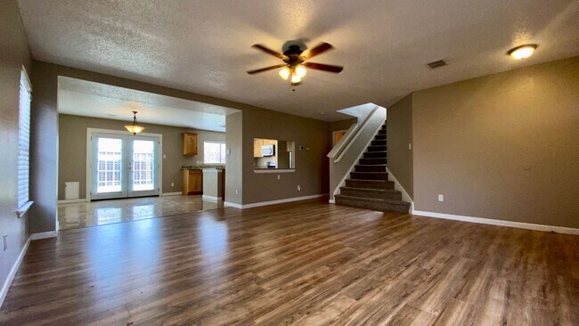 Building Photo - Beautiful Home in Established Neighborhood