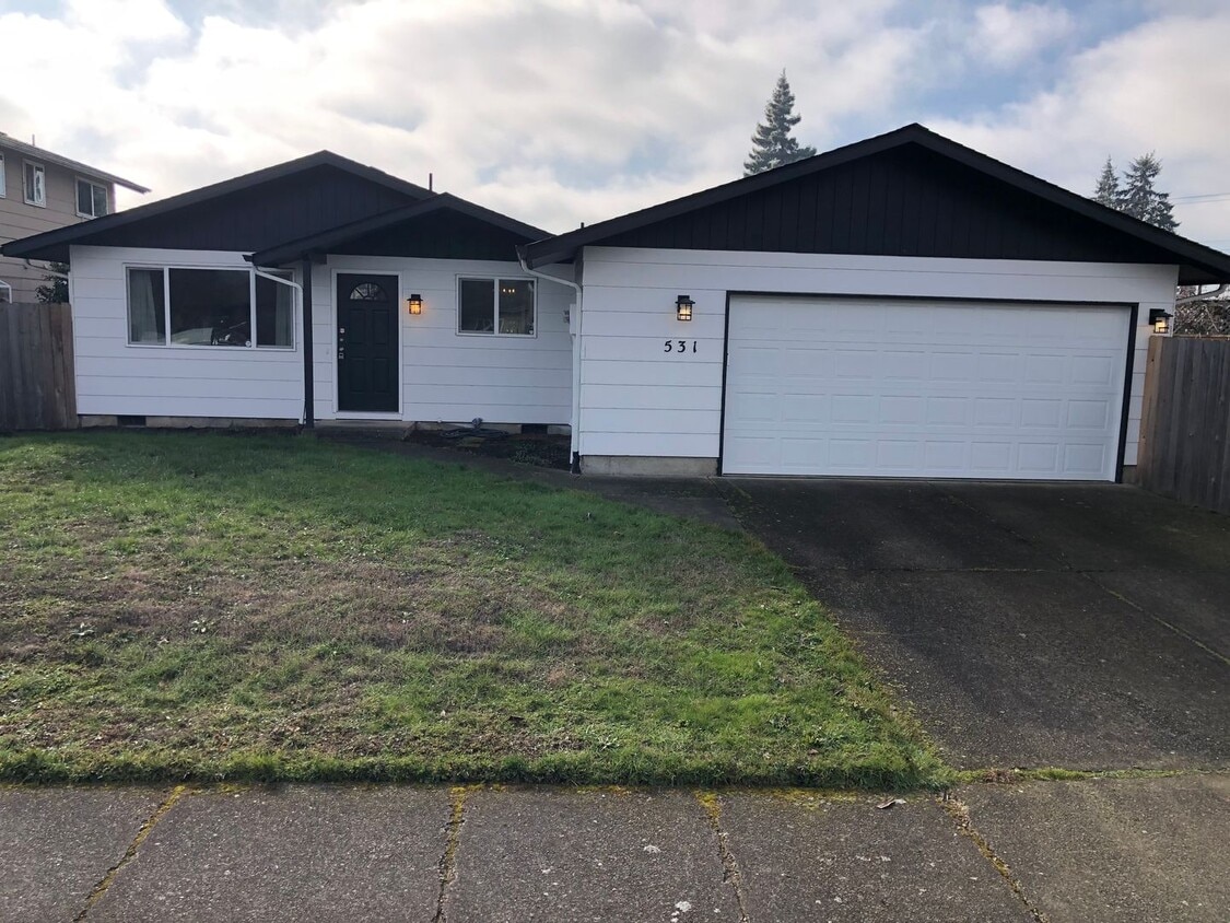 Updated 3 bedroom 1.5 bathroom house in Springfield! - Updated 3 bedroom 1.5 bathroom house in Springfield!