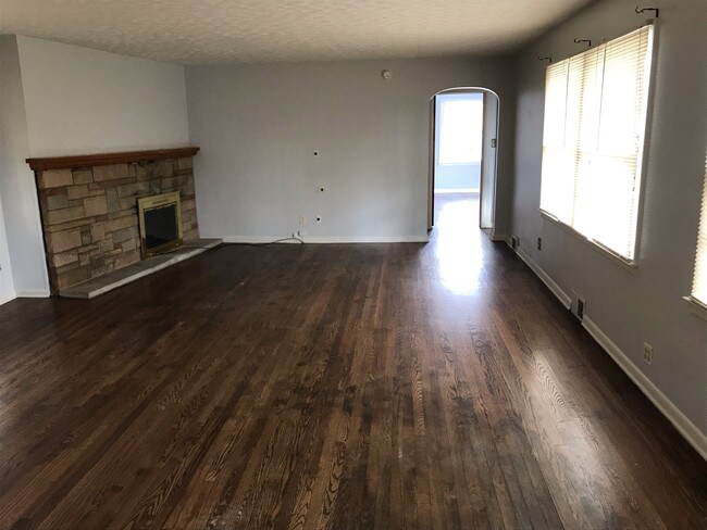 Building Photo - 378 Knollwood Ave