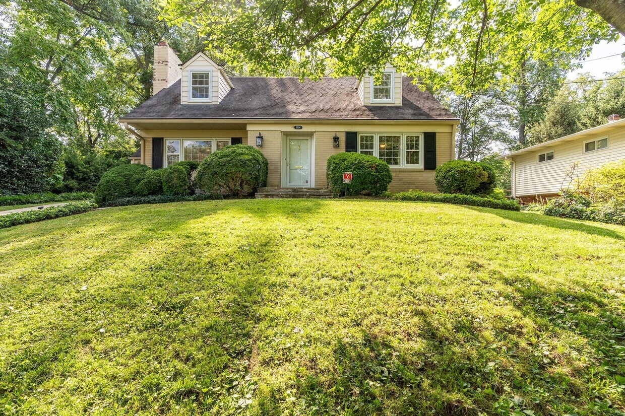 Foto principal - 5806 Conway Rd