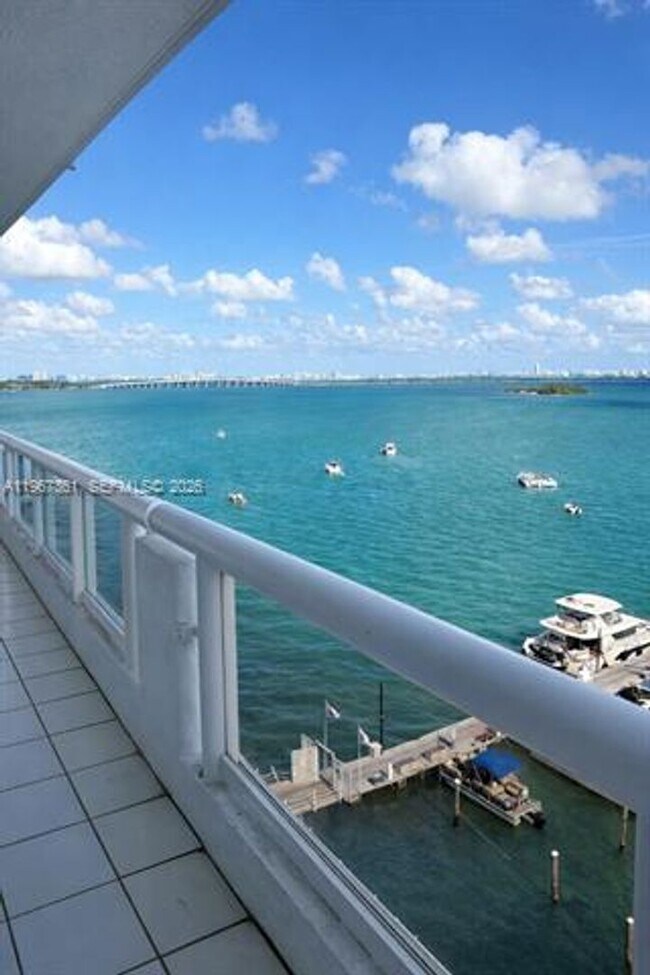 Building Photo - 1717 N Bayshore Dr