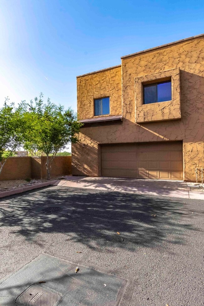 Building Photo - 4128 N Thurston Ln