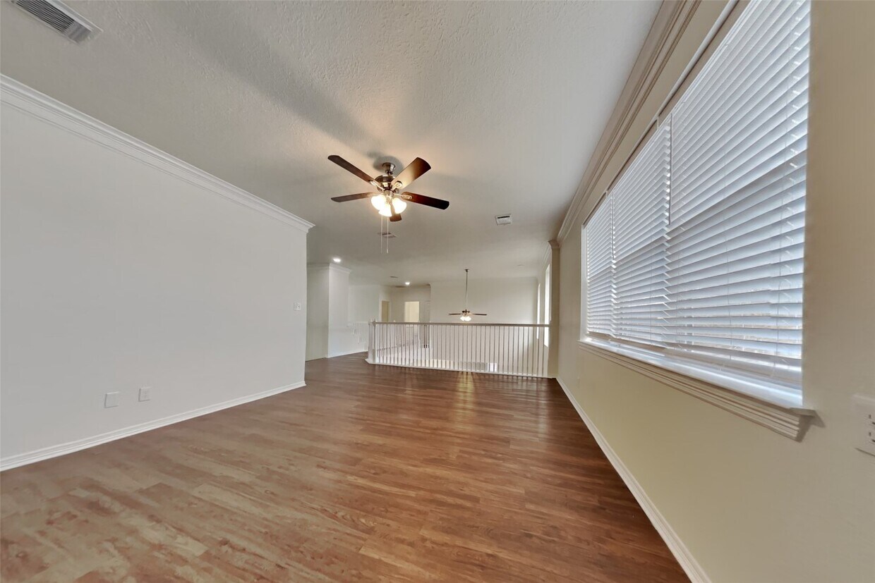 Building Photo - 8402 Sports Haven Dr