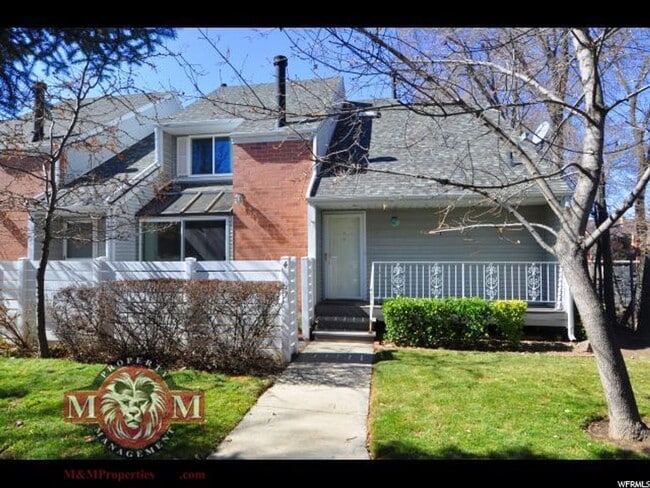 4 Bd 2 Bath Townhome Over 2100 sq ft - 4 Bd 2 Bath Townhome Over 2100 sq ft