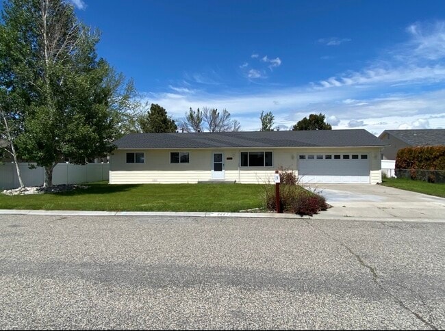 Building Photo - 3227 Lynn Ave