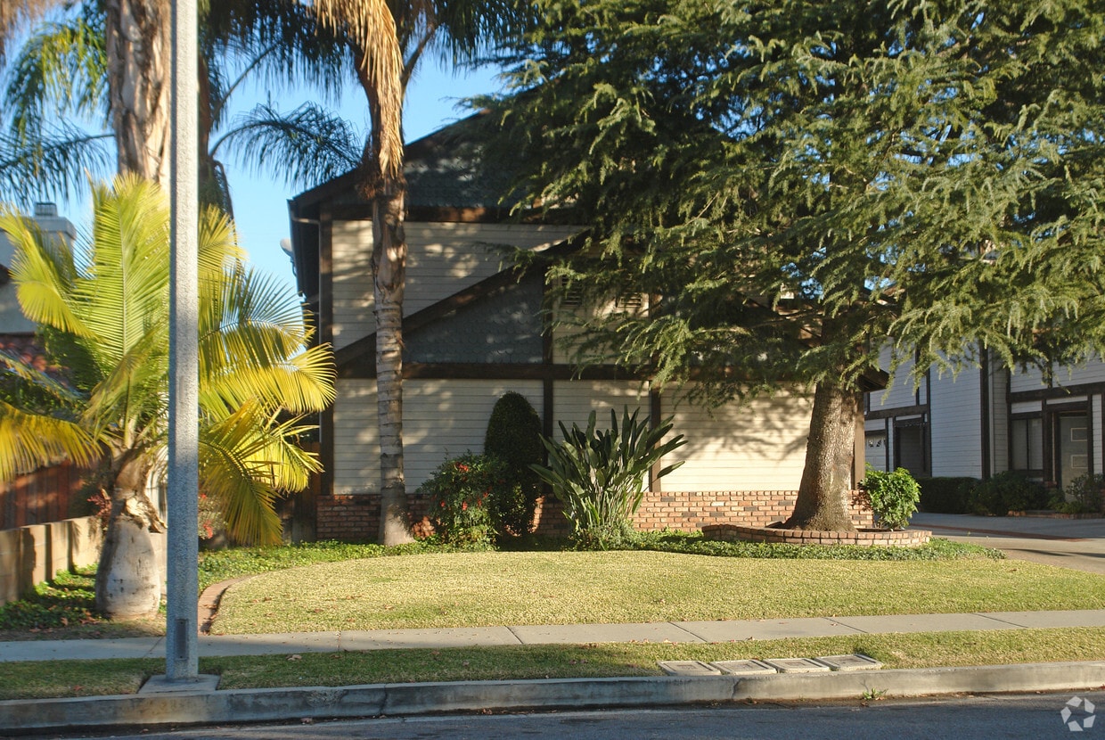 Building Photo - 219 E Puente St