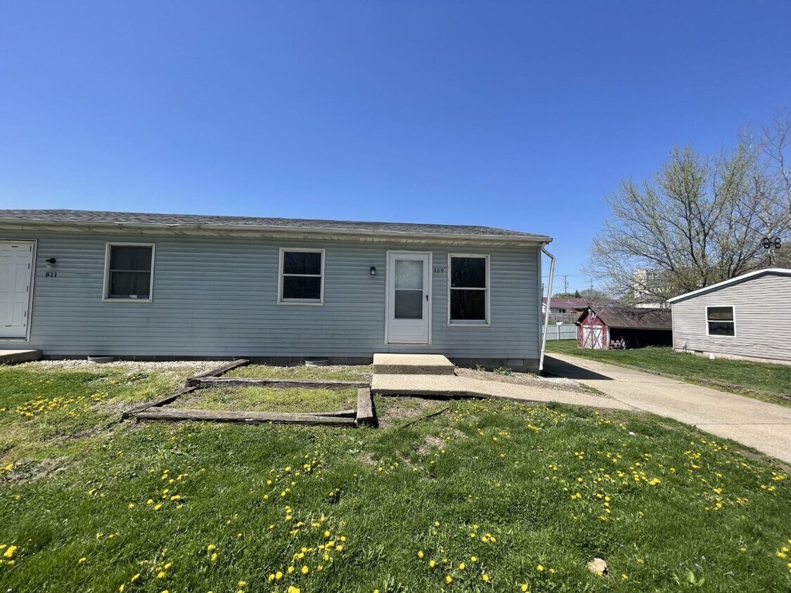 Primary Photo - 809-811 Voris Street