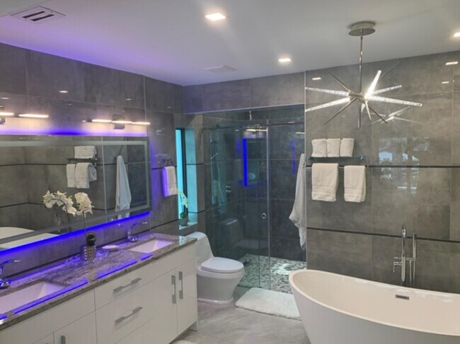 Foto del edificio - 730 NE 69th St