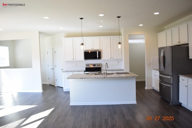 Building Photo - 49577 Shoreline Dr