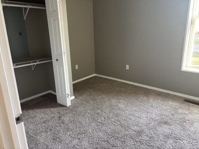 Building Photo - 115 IN-550