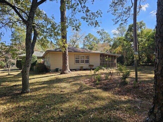 Foto del edificio - 1222 N Ridge Ave