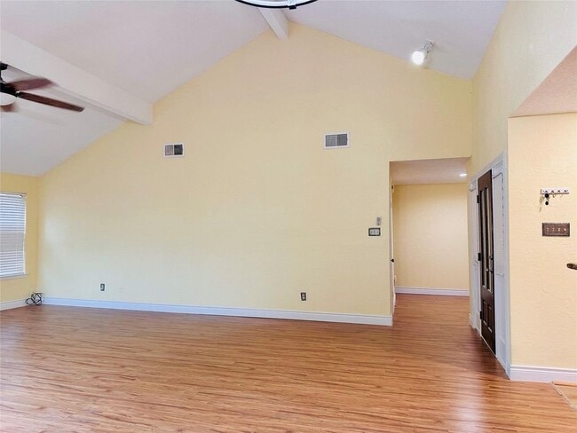 Foto del edificio - 3230 Meadway Dr
