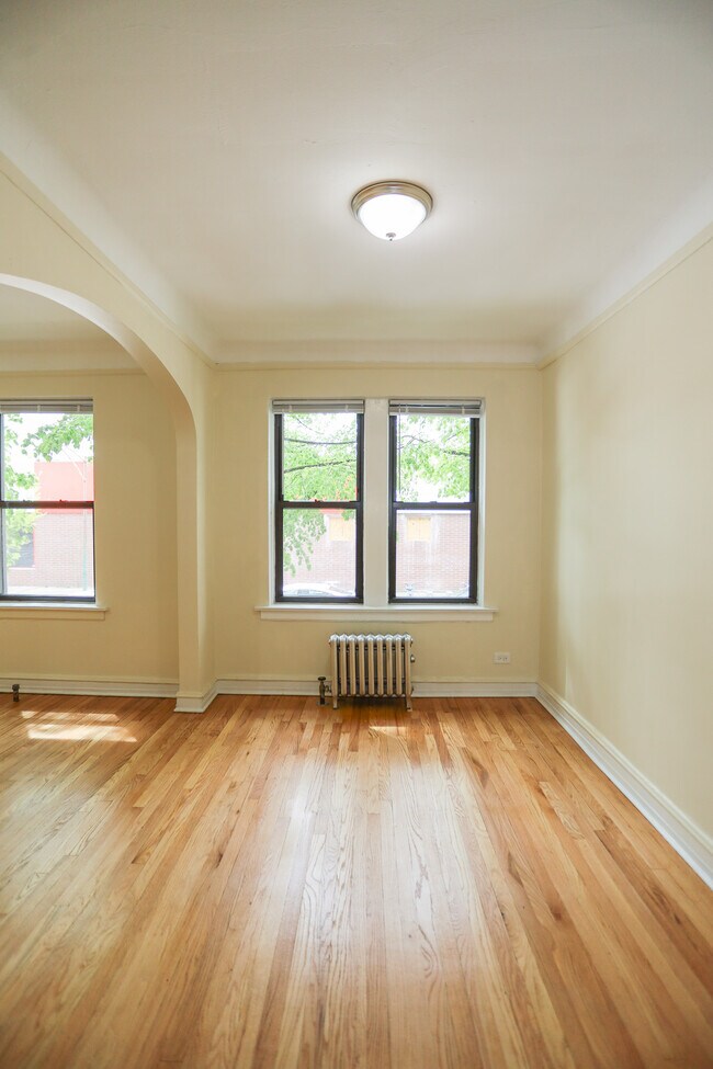 Foto del edificio - 5608 W Wellington Ave