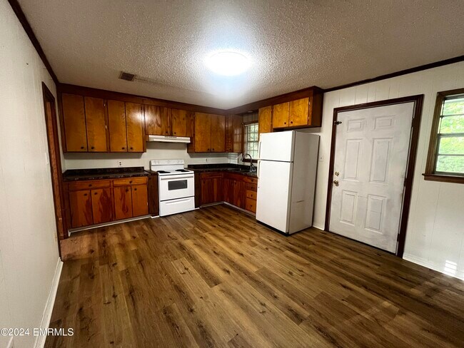 Foto del edificio - 4618 Russell Topton Rd