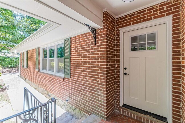 Building Photo - 1624 Dodson Dr SW