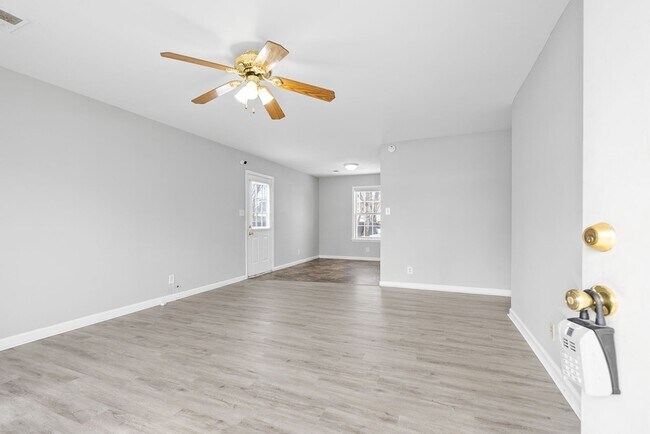 Foto del edificio - 1042 Shadow Ridge Ave