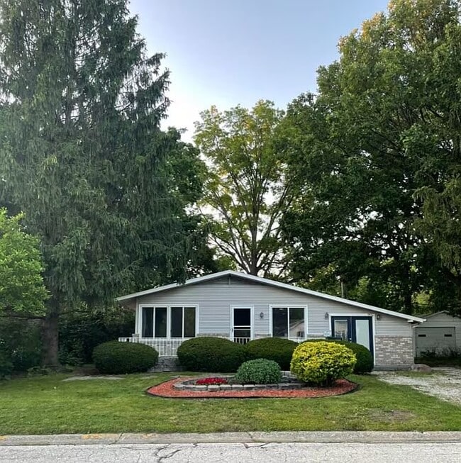 Building Photo - 902 E Burkwood Dr