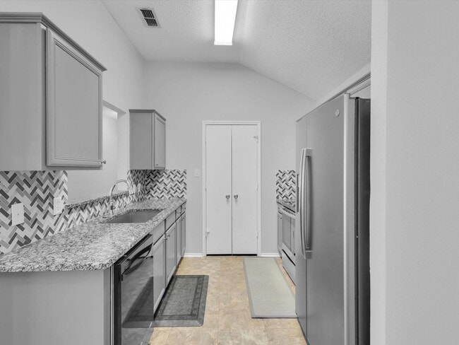 Building Photo - Updated Rental Ready for New Family- 3 Bed...