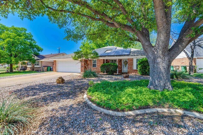 Foto del edificio - 3108 Oak Forest Dr