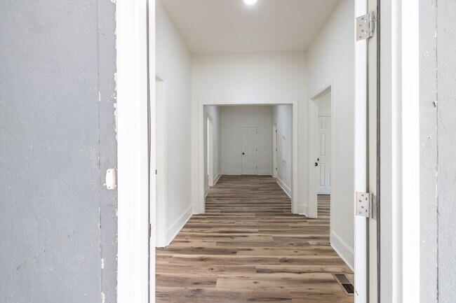 Foto del edificio - 609 W Liberty St