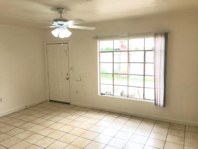 Foto del edificio - 1405 W Clarendon Ave