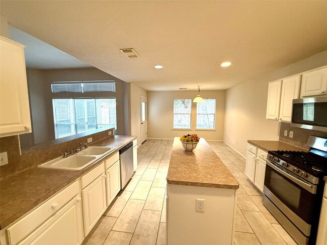 Foto del edificio - 3611 Winstrome Ct